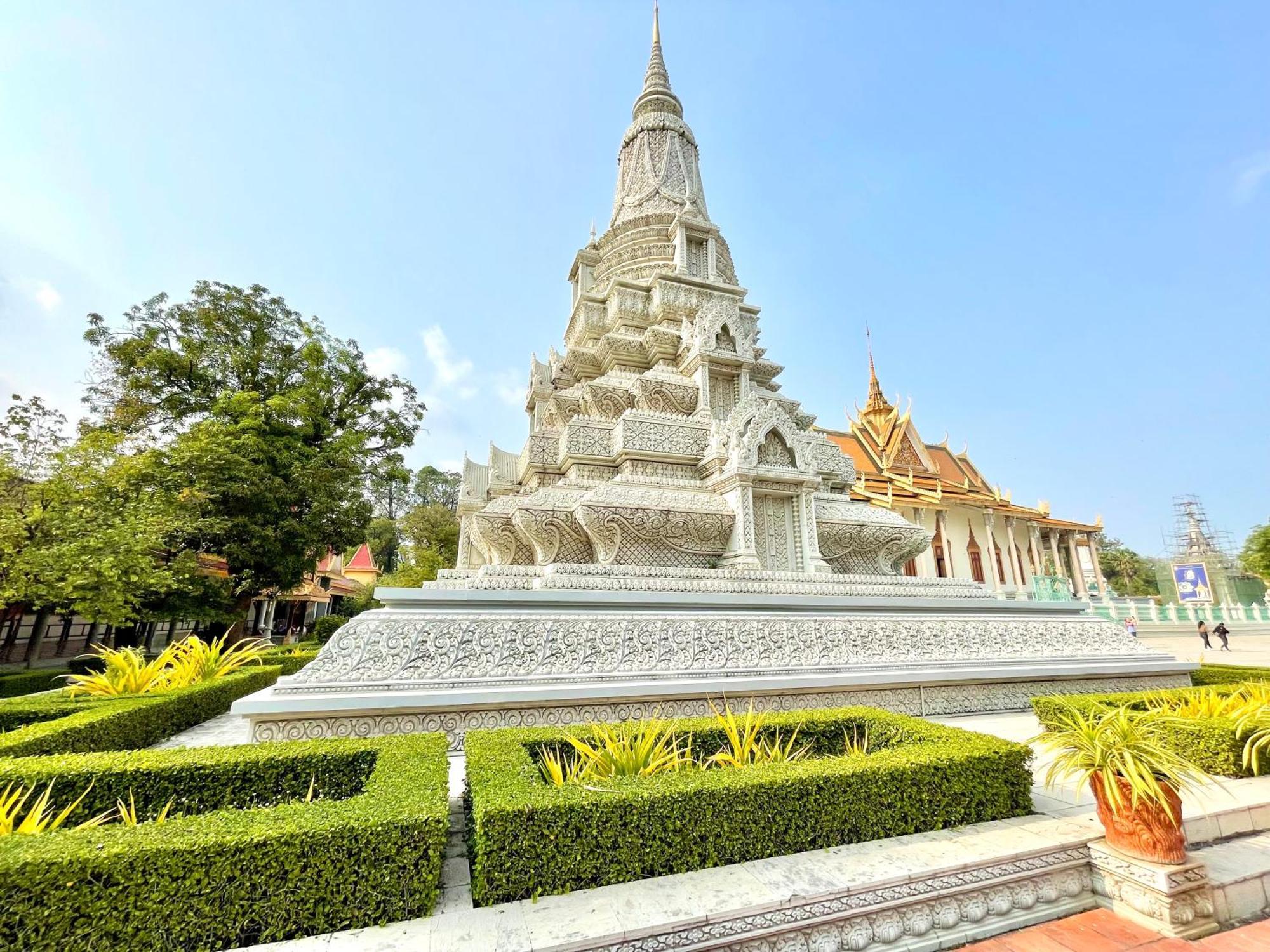 Sky Hotel Central Phnom Penh - Rooms & Apartments Exterior photo